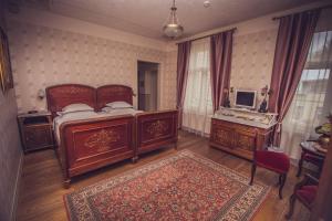 A bed or beds in a room at Villa Margaretha Boutique Hotell