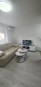 a living room with a couch and a table at Apartman Katić 2 in Odžak
