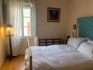 a bedroom with a bed and a window at La Meridiana in Vicopisano
