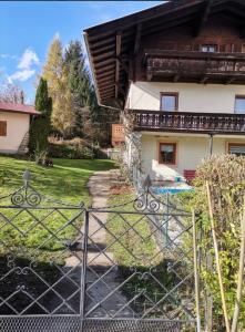 a gate in front of a house at Ute Urbaner in Irschen
