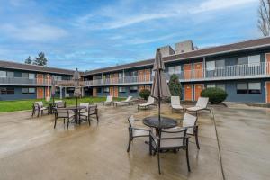 a group of tables and chairs with umbrellas in a courtyard at Varsity West in Centralia