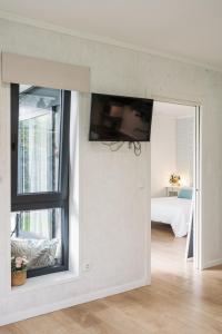 a room with a window and a tv on the wall at Casa Salitre in Boiro