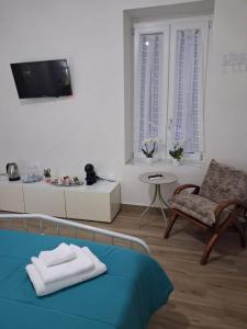 a white room with a bed and a chair at NaMi in Battipaglia