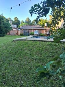 a house with a yard with a swimming pool at Anam Cara in Isla del Rincón