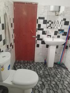 a bathroom with a toilet and a sink at Oneli Homestay in Nuwara Eliya