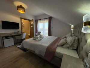 a bedroom with a bed with a teddy bear on it at VILLA SOLARIS Ustka - PENSJONAT Z 2026R,ROWERY GRATIS, WYPOCZYNEK tylko DLA DOROSŁYCH ! in Ustka
