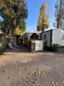 a house with a trailer and a tent at MA105 Le Mazet in Vias