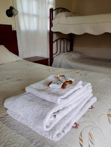 a pile of towels sitting on top of a bed at Hospedaje Andacollo in Balde del Rosario