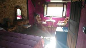 Łóżko lub łóżka w pokoju w obiekcie Apartamentos Anateresa