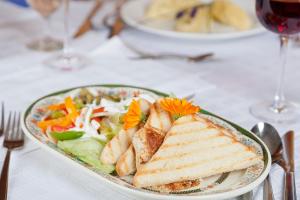 Cibo presso la locanda o nelle vicinanze