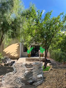 a garden with a tree and a stone path at Hostel Waysanú in Capilla del Monte