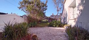 a stone walkway in front of a white building at Chez ISA chambre chez l'habitant Léa in Montlouis-sur-Loire