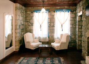 A seating area at Hunnap Han