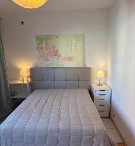 a bedroom with a bed and a painting on the wall at Privatquartier im Ortskern von Westerstede in Westerstede