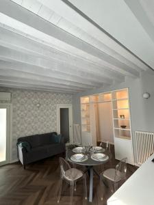 a living room with a table and a couch at CasaVolta in Padova
