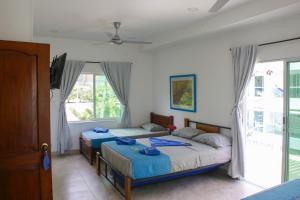 a bedroom with two beds and a window at Casa de Mony in Santa Marta +187 photos