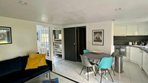 a kitchen and living room with a table and chairs at Le Lodge du Touquet in Le Touquet-Paris-Plage