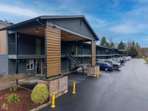 a building with cars parked in a parking lot at Varsity North in Centralia