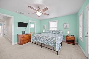 a bedroom with a bed and a ceiling fan at Oceanwalk in Atlantic Beach