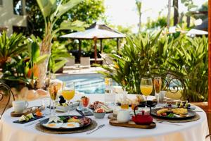 a table with plates of food and glasses of wine at SWISS MORAIRA HOTEL - Adults only in Moraira