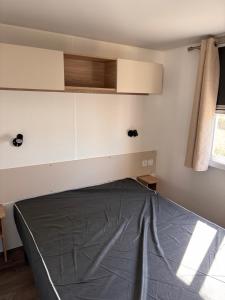 a bedroom with a bed in a room at Camping siblu in Lattes