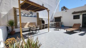 a patio with chairs and a table and a grill at Cádiz Playa La Caleta Terraza con Barbacoa in Cádiz