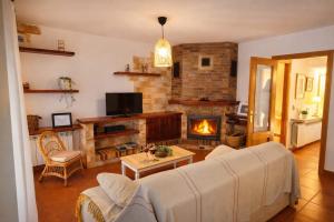 a living room with a couch and a fireplace at Casa any in Segovia