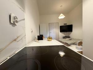 a room with a black and white basketball court at Chińczyk in Inowrocław +4 photos