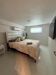 a bedroom with a bed and a television in it at Gibertino by Cinque Terre in Isabela