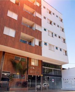 a hotel with a sign that reads iron hair hotel at Iron Flat Residence Service in São Gonçalo do Rio Abaixo