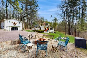 a group of chairs and a fire pit in a yard at Hidden Haven in Bath