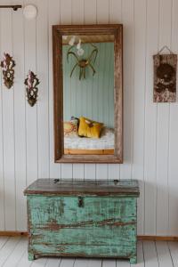 a mirror on top of a wooden chest in a room at Palas Kesämaja in Padasjoki