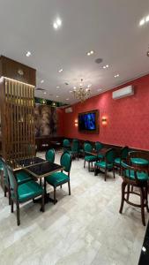 a waiting room with tables and chairs and a tv at Amirale in Oran
