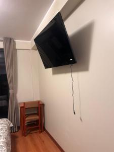 a flat screen tv hanging on a wall at Hotel Makita in Muquiyauyo +45 photos