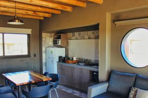 a kitchen and dining room with a table and chairs at Complejo Piuquenes Valle de Uco in Vista Flores