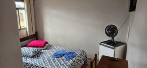 a bedroom with a bed and a fan on a table at Hotel Monarca Paracatu in Paracatu +6 photos