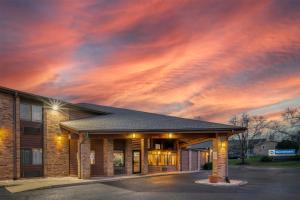 a building with a cloudy sky above it at Best Western Sycamore Inn in Oxford