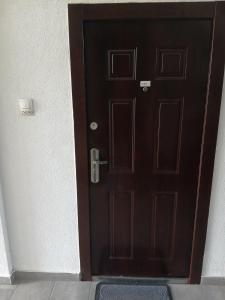 a brown door with a sign on it at Šimanovci- stan na dan in Šimanovci