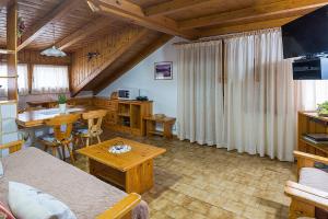 a living room with a couch and a table at Appartamenti Leovacanze in Auronzo di Cadore