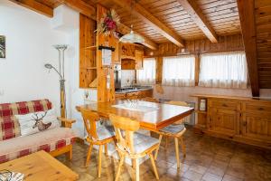 a kitchen with a table and chairs in a room at Appartamenti Leovacanze in Auronzo di Cadore
