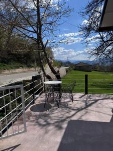 a table and chairs sitting next to a fence at Bujtina Destan Doda in Librazhd