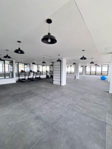 a large room with chairs and lights on the ceiling at FR1307B Estúdio alto padrão com cama king e garagem in Goiânia +50 photos