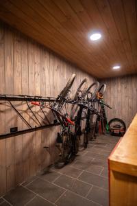 a row of bikes are lined up against a wall at Roble Viejo Lodge in Las Trancas