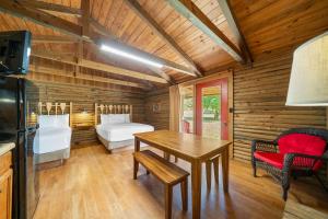 a dining room with a table and a bedroom at Lucky Trout Lodge in Heber Springs
