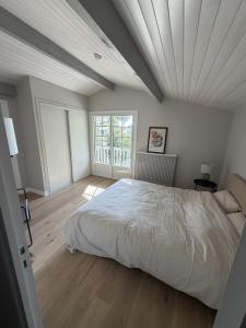 a bedroom with a large bed and a large window at Bask'aise o Pyla in La Teste-de-Buch +46 photos