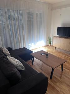 a living room with a couch and a coffee table at Apartman Park in Stara Pazova