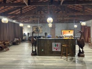 a restaurant with birds standing around a bar at Hotel Ciconha in São Lourenço