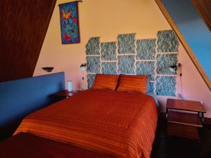 a bedroom with a bed with an orange blanket at Coffee Cabins - Cabin 4 in Boquete
