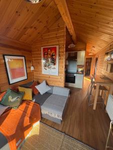 a room with a bed and a kitchen in a cabin at The Firkin Lodge in Whaplode