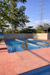a swimming pool with blue water in a yard at Hotel Termaland in Atiquizaya +13 photos